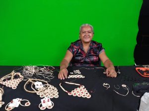Leia mais sobre o artigo Elza Soares ensina técnicas para confecção de bijuterias utilizando adereços da Amazônia