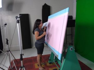 Leia mais sobre o artigo Suzy Aguiar reproduz a cultura do Amapá em pintura em tecidos